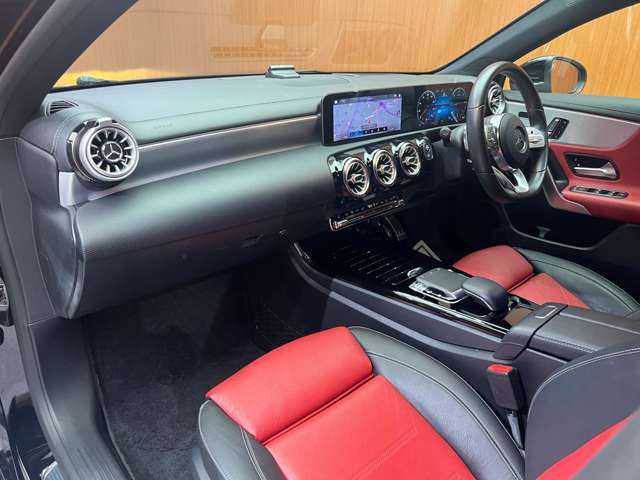 メルセデス・ベンツ Ａ２００ｄ AMGライン 千葉県 2019(令1)年 4.6万km コスモスブラック ＡＭＧレザーＥＸＣ　/アドバンスドＰＫＧ　/パノラマＳＲ　/純正ナビ　/３６０°カメラ　/ＡＣＣ　/ＨＵＤ　/パワーシート　/シートヒーター　/ＬＥＤヘッドライト　/ハイビームアシスト　/純正１８インチＡＷ