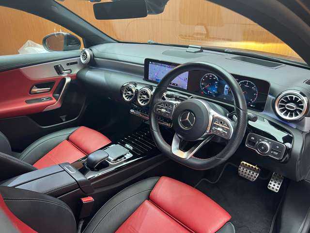 メルセデス・ベンツ Ａ２００ｄ AMGライン 千葉県 2019(令1)年 4.6万km コスモスブラック ＡＭＧレザーＥＸＣ　/アドバンスドＰＫＧ　/パノラマＳＲ　/純正ナビ　/３６０°カメラ　/ＡＣＣ　/ＨＵＤ　/パワーシート　/シートヒーター　/ＬＥＤヘッドライト　/ハイビームアシスト　/純正１８インチＡＷ