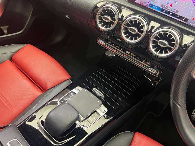 メルセデス・ベンツ Ａ２００ｄ AMGライン 千葉県 2019(令1)年 4.6万km コスモスブラック ＡＭＧレザーＥＸＣ　/アドバンスドＰＫＧ　/パノラマＳＲ　/純正ナビ　/３６０°カメラ　/ＡＣＣ　/ＨＵＤ　/パワーシート　/シートヒーター　/ＬＥＤヘッドライト　/ハイビームアシスト　/純正１８インチＡＷ