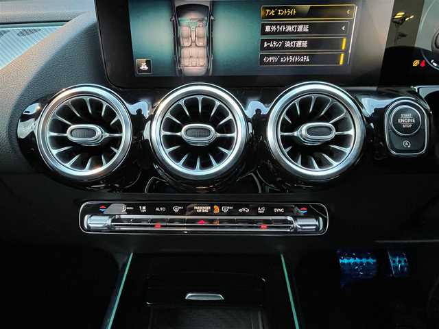 メルセデス・ベンツ ＧＬＡ２００ｄ 4マチック AMGライン 香川県 2020(令2)年 2.9万km ポーラホワイト アクティブブレーキアシスト/アクティブレーンキーピングアシスト/ブラインドスポットアシスト/レーンチェンジアシスト/純正ナビ/Bluetooth/CarPlay/アンビエントライト/おくだけ充電/前後ドライブレコーダー/ハーフレザーシート/シートヒーター/純正19インチアルミ/ACC/全方位カメラ/FRコーナーセンサー