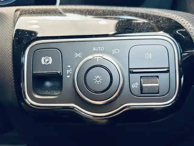 メルセデス・ベンツ Ａ２００ｄ AMGライン 大阪府 2020(令2)年 5.5万km サンイエロー レーダーセーフティ/ハーフレザー/メモリ付きパワーシート/シートヒーター/ACC/純正ナビ/TV/バックカメラ/純正18インチAW/LEDヘッドライト/ブラインドスポット/ワイヤレス充電/クリアランスソナー