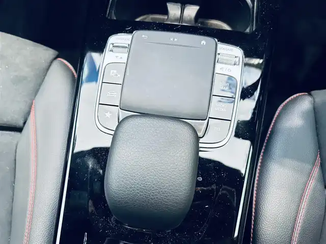 メルセデス・ベンツ Ａ２００ｄ AMGライン 大阪府 2020(令2)年 5.5万km サンイエロー レーダーセーフティ/ハーフレザー/メモリ付きパワーシート/シートヒーター/ACC/純正ナビ/TV/バックカメラ/純正18インチAW/LEDヘッドライト/ブラインドスポット/ワイヤレス充電/クリアランスソナー