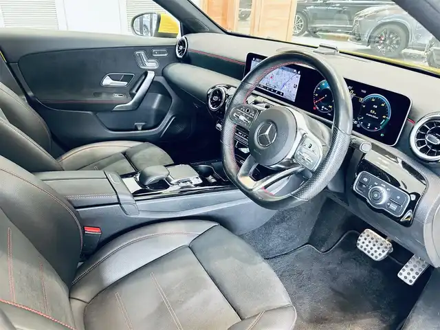 メルセデス・ベンツ Ａ２００ｄ AMGライン 大阪府 2020(令2)年 5.5万km サンイエロー レーダーセーフティ/ハーフレザー/メモリ付きパワーシート/シートヒーター/ACC/純正ナビ/TV/バックカメラ/純正18インチAW/LEDヘッドライト/ブラインドスポット/ワイヤレス充電/クリアランスソナー