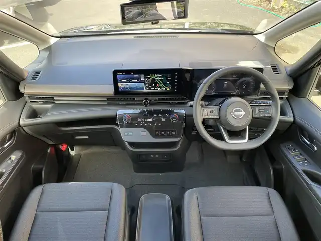 日産 セレナ e－パワー ハイウェイスター V 東京都 2025(令7)年 0.1千km ダイヤモンドブラック ヘッドランプ オートレベライザー/アダプティブLEDヘッドライトシステム/インテリジェント アラウンドビューモニター（移動物 検知機能付）インテリジェント ルームミラー/アドバンスドドライブアシストディスプレイ/（12.3インチカラーディスプレイ）/統合型インターフェースディスプレイ/ワイヤレス充電器/6スピーカー/NissanConnectナビゲーションシステム/・地デジ内蔵/・Bluetooth/車載通信ユニット（TCU［Telematics Control Unit］）ETC2.0ユニット（ビルトインタイプ）/ドライブレコーダー（前後セット）/プロパイロット（ナビリンク機能付）/・プロパイロット緊急停止支援システム（SOSコール機能付）SOSコール/（488/400円）