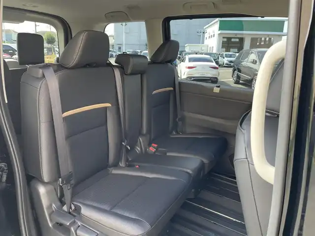 日産 セレナ e－パワー ハイウェイスター V 東京都 2025(令7)年 0.1千km ダイヤモンドブラック ヘッドランプ オートレベライザー/アダプティブLEDヘッドライトシステム/インテリジェント アラウンドビューモニター（移動物 検知機能付）インテリジェント ルームミラー/アドバンスドドライブアシストディスプレイ/（12.3インチカラーディスプレイ）/統合型インターフェースディスプレイ/ワイヤレス充電器/6スピーカー/NissanConnectナビゲーションシステム/・地デジ内蔵/・Bluetooth/車載通信ユニット（TCU［Telematics Control Unit］）ETC2.0ユニット（ビルトインタイプ）/ドライブレコーダー（前後セット）/プロパイロット（ナビリンク機能付）/・プロパイロット緊急停止支援システム（SOSコール機能付）SOSコール/（488/400円）