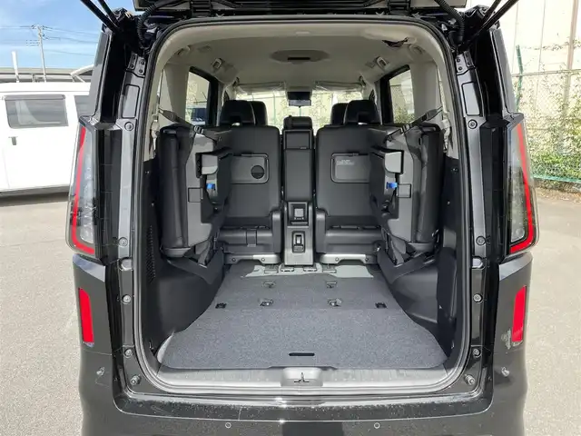 日産 セレナ e－パワー ハイウェイスター V 東京都 2025(令7)年 0.1千km ダイヤモンドブラック ヘッドランプ オートレベライザー/アダプティブLEDヘッドライトシステム/インテリジェント アラウンドビューモニター（移動物 検知機能付）インテリジェント ルームミラー/アドバンスドドライブアシストディスプレイ/（12.3インチカラーディスプレイ）/統合型インターフェースディスプレイ/ワイヤレス充電器/6スピーカー/NissanConnectナビゲーションシステム/・地デジ内蔵/・Bluetooth/車載通信ユニット（TCU［Telematics Control Unit］）ETC2.0ユニット（ビルトインタイプ）/ドライブレコーダー（前後セット）/プロパイロット（ナビリンク機能付）/・プロパイロット緊急停止支援システム（SOSコール機能付）SOSコール/（488/400円）