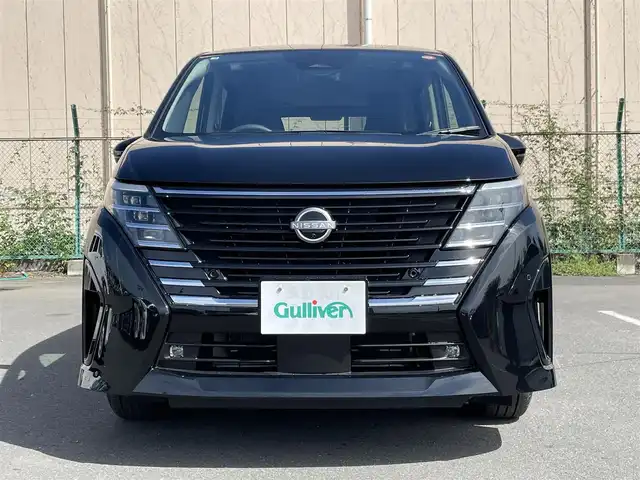 日産 セレナ e－パワー ハイウェイスター V 東京都 2025(令7)年 0.1千km ダイヤモンドブラック ヘッドランプ オートレベライザー/アダプティブLEDヘッドライトシステム/インテリジェント アラウンドビューモニター（移動物 検知機能付）インテリジェント ルームミラー/アドバンスドドライブアシストディスプレイ/（12.3インチカラーディスプレイ）/統合型インターフェースディスプレイ/ワイヤレス充電器/6スピーカー/NissanConnectナビゲーションシステム/・地デジ内蔵/・Bluetooth/車載通信ユニット（TCU［Telematics Control Unit］）ETC2.0ユニット（ビルトインタイプ）/ドライブレコーダー（前後セット）/プロパイロット（ナビリンク機能付）/・プロパイロット緊急停止支援システム（SOSコール機能付）SOSコール/（488/400円）