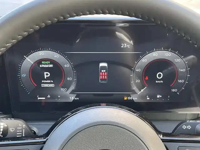 日産 セレナ e－パワー ハイウェイスター V 東京都 2025(令7)年 0.1千km ダイヤモンドブラック ヘッドランプ オートレベライザー/アダプティブLEDヘッドライトシステム/インテリジェント アラウンドビューモニター（移動物 検知機能付）インテリジェント ルームミラー/アドバンスドドライブアシストディスプレイ/（12.3インチカラーディスプレイ）/統合型インターフェースディスプレイ/ワイヤレス充電器/6スピーカー/NissanConnectナビゲーションシステム/・地デジ内蔵/・Bluetooth/車載通信ユニット（TCU［Telematics Control Unit］）ETC2.0ユニット（ビルトインタイプ）/ドライブレコーダー（前後セット）/プロパイロット（ナビリンク機能付）/・プロパイロット緊急停止支援システム（SOSコール機能付）SOSコール/（488/400円）
