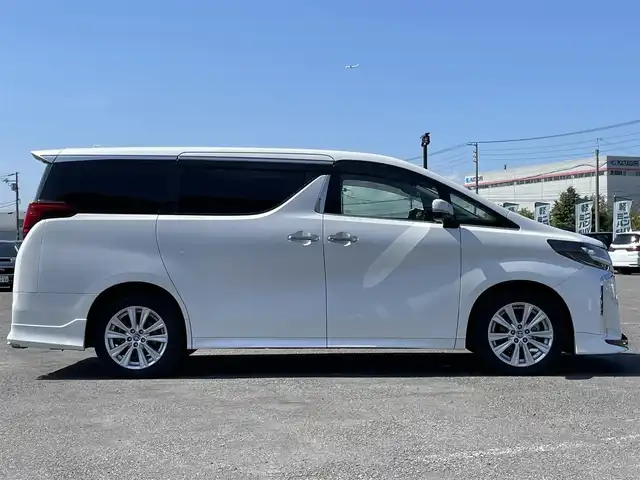トヨタ アルファード S 道央・札幌 2020(令2)年 7.2万km ホワイトパールクリスタルシャイン ４WD/TRDエアロ（フロント/リアアンダー）/純正メーカーナビ/AM/FM/BT/フルセグ/トヨタセーフティセンス/プリクラッシュセーフティ/横滑り防止装置/レーダークルーズコントロール/レーンキープアシスト/クリアランスソナー/パーキングサポートブレーキ/ロードサインアシスト/バックカメラ/ビルトインETC2.0/ドライブレコーダー/アイドリングストップ/ECOMODE/両側パワースライドドア/革巻きステアリング/ステアリングリモコン/電動パーキング/ブレーキホールド/MTモード付AT/プッシュスタート/スマートキー/LEDヘッドライト/オートライト/フォグランプ/電動格納ミラー/ウィンカーミラー/ドアバイザー/スペアキー