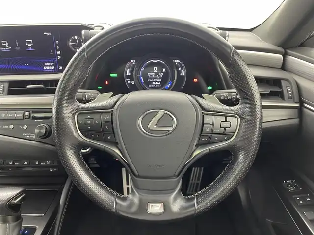 レクサス ＥＳ 300h Fスポーツ 群馬県 2019(平31)年 5.5万km ホワイトノーヴァガラスフレーク ムーンルーフ/純正メーカーナビ/Bカメラ/CD/DVD/BD/SD(MSV)/USB/AUX/BT/Miracast)/フルセグTV/黒本革シート/シートヒーター/シートベンチレーション/ステアリングヒーター/パワーシート/シートポジションメモリー/オートライト/AHB/三眼LEDヘッドライト/ハンズフリーパワートランク/BSM/TVキット/パドルシフト/R電動サンシェード/自動防眩ミラー