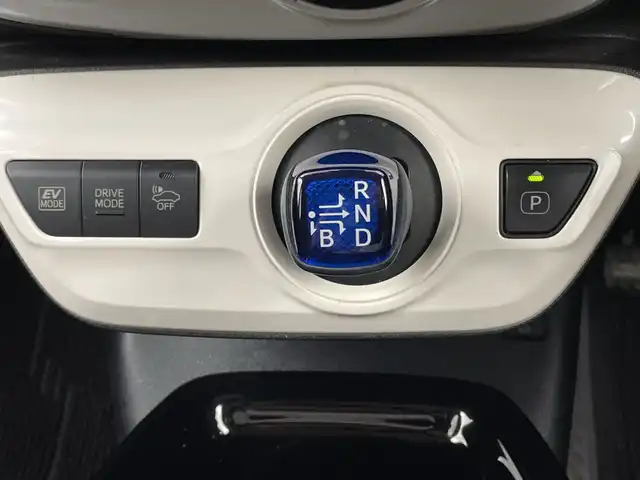 トヨタ プリウス A ツーリングセレクション 新潟県 2018(平30)年 3.1万km 赤 純正メモリナビ(FM/AM/BT)/フルエアロ　/バックモニター/スマートキー　/衝突被害軽減ブレーキ　/Ｂｌｕｅｔｏｏｔｈ接続　/ＥＴＣ　/黒革シート　/運転席助手席シートヒーター　/ドライブレコーダー　/ブラインドスポットモニター
