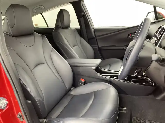 トヨタ プリウス A ツーリングセレクション 新潟県 2018(平30)年 3.1万km 赤 純正メモリナビ(FM/AM/BT)/フルエアロ　/バックモニター/スマートキー　/衝突被害軽減ブレーキ　/Ｂｌｕｅｔｏｏｔｈ接続　/ＥＴＣ　/黒革シート　/運転席助手席シートヒーター　/ドライブレコーダー　/ブラインドスポットモニター