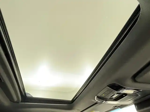 トヨタ ランドクルーザー ２５０ ZX 福岡県 2025(令7)年 0.4万km ベージュⅡ ワンオーナー　/サンルーフ　/メーカーＤＡナビ/フルセグTV　/全方位カメラ　/ＪＢＬサウンド　/デジタルインナーミラー　/ワイヤレス充電　/ビルトインＥＴＣ２．０　/トヨタセーフティセンス　/レーダークルーズコントロール　/コーナーセンサー　/衝突軽減ブレーキ　/レーダーキープ　/ブラインドスポットモニター　/アクセル踏み間違い防止　/ヒルディセントコントロール　/ヘッドアップディスプレイ　/パドルシフト　/パワーシート　/シートヒーター/ベンチレーション　/パワーバックドア　/ルーフレール　/純正２０インチアルミホイール　/ＬＥＤヘッドライト