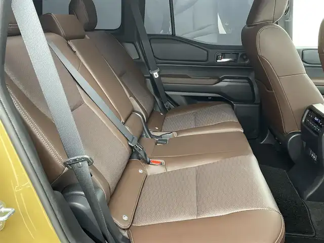 トヨタ ランドクルーザー ２５０ ZX 福岡県 2025(令7)年 0.4万km ベージュⅡ ワンオーナー　/サンルーフ　/メーカーＤＡナビ/フルセグTV　/全方位カメラ　/ＪＢＬサウンド　/デジタルインナーミラー　/ワイヤレス充電　/ビルトインＥＴＣ２．０　/トヨタセーフティセンス　/レーダークルーズコントロール　/コーナーセンサー　/衝突軽減ブレーキ　/レーダーキープ　/ブラインドスポットモニター　/アクセル踏み間違い防止　/ヒルディセントコントロール　/ヘッドアップディスプレイ　/パドルシフト　/パワーシート　/シートヒーター/ベンチレーション　/パワーバックドア　/ルーフレール　/純正２０インチアルミホイール　/ＬＥＤヘッドライト