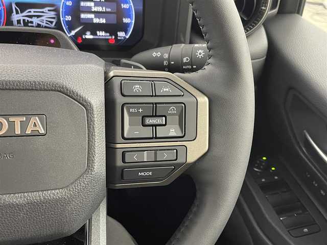 トヨタ ランドクルーザー ２５０ ZX 福岡県 2025(令7)年 0.4万km ベージュⅡ ワンオーナー　/ムーンルーフ/メーカーＤＡナビ/フルセグTV　/全方位カメラ　/ＪＢＬサウンド　/デジタルインナーミラー　/ワイヤレス充電　/ビルトインＥＴＣ２．０　/トヨタセーフティセンス　/レーダークルーズコントロール　/コーナーセンサー　/衝突軽減ブレーキ　/レーダーキープ　/ブラインドスポットモニター　/アクセル踏み間違い防止　/ヒルディセントコントロール　/ヘッドアップディスプレイ　/パドルシフト　/パワーシート　/シートヒーター/ベンチレーション　/パワーバックドア　/ルーフレール　/純正２０インチアルミホイール　/ＬＥＤヘッドライト