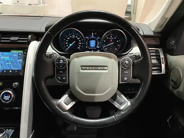 ランドローバー ランドローバー ディスカバリー HSE ラグジュアリ 道央・札幌 2017(平29)年 4.5万km サントリーニ・ブラック ドライブパック/クライメートコンフォートパック/　・ヒーテッドフロントスクリーン/　・ステアリングヒーター/　・シートヒーター&クーラー/　・2列目シートヒーター/電動パノラミックルーフ/8インチリアシートエンターテイメントシステム/パークアシスト/AEB/ルーフレール/5+2シート/電動3列目シート/OP21インチアロイホイール/4ゾーンエアコン/サントリーニブラック/MERIDIANサウンド/パワーテールゲート