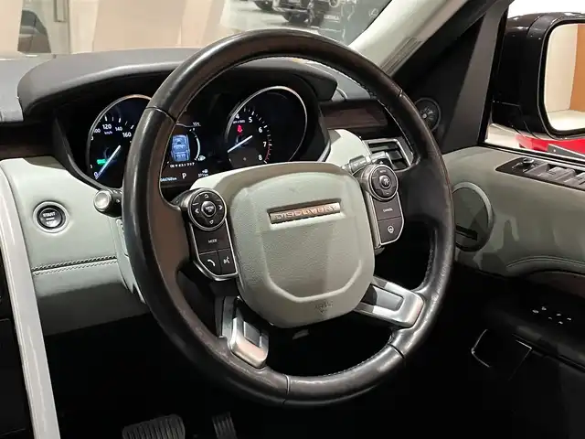 ランドローバー ランドローバー ディスカバリー HSE ラグジュアリ 道央・札幌 2017(平29)年 4.5万km サントリーニ・ブラック ドライブパック/クライメートコンフォートパック/　・ヒーテッドフロントスクリーン/　・ステアリングヒーター/　・シートヒーター&クーラー/　・2列目シートヒーター/電動パノラミックルーフ/8インチリアシートエンターテイメントシステム/パークアシスト/AEB/ルーフレール/5+2シート/電動3列目シート/OP21インチアロイホイール/4ゾーンエアコン/サントリーニブラック/MERIDIANサウンド/パワーテールゲート