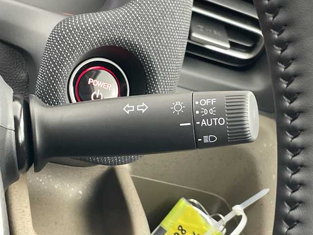 ホンダ フリード ハイブリット e:HEV AIR EX 愛知県 2025(令7)年 0.1千km プラチナホワイトパール 登録済未使用車/6人乗り/純正9インチナビ/（AM/FM/Bluetooth/フルセグTV/USB)/バックカメラ/ホンダセンシング/・衝突軽減ブレーキ/・レーンキープアシスト/・アダプティブクルーズコントロール/・先行車発進お知らせ機能/・オートマチックハイビーム/・パーキングセンサーシステム/・ブラインドスポットモニター/ハーフレザーシート/シートヒーター/両側パワースライドドア/アイドリングストップ/純正15インチアルミホイール/スマートキー/スペアキー1本/プッシュスタート/LEDヘッドライト/横滑り防止装置