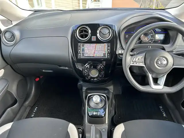 日産 ノート e－パワー X FOUR 道央・札幌 2019(令1)年 4.9万km ダークメタルグレー ・パートタイム4WD/・純正SDナビ（CD&BT&フルセグ）/・電動格納ミラー/・ウインカーミラー/・プッシュスタート/・スマートキー/・エマージェンシーブレーキ/・レーンキープアシスト/・ドアバイザー/・オートライト/・ハイビームアシスト/・バックモニター/・ホイール付き冬タイヤ
