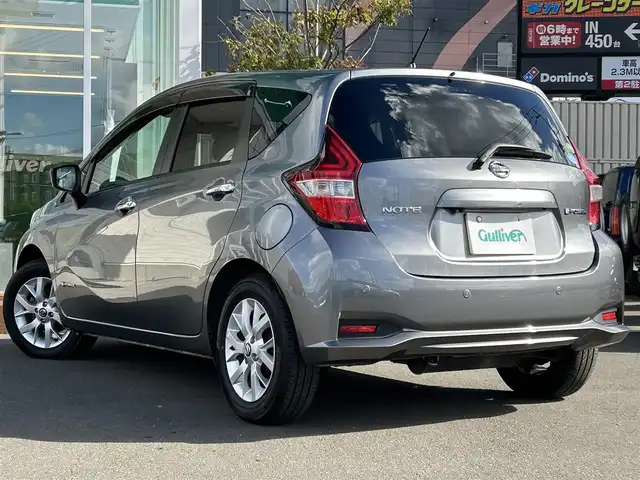 日産 ノート e－パワー X FOUR 道央・札幌 2019(令1)年 4.9万km ダークメタルグレー ・パートタイム4WD/・純正SDナビ（CD&BT&フルセグ）/・電動格納ミラー/・ウインカーミラー/・プッシュスタート/・スマートキー/・エマージェンシーブレーキ/・レーンキープアシスト/・ドアバイザー/・オートライト/・ハイビームアシスト/・バックモニター/・ホイール付き冬タイヤ