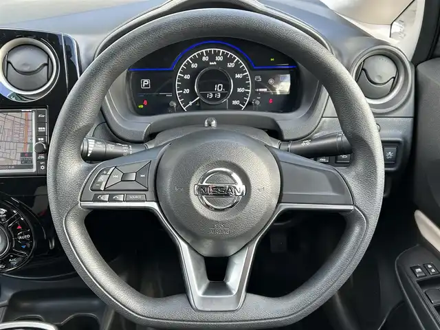 日産 ノート e－パワー X FOUR 道央・札幌 2019(令1)年 4.9万km ダークメタルグレー ・パートタイム4WD/・純正SDナビ（CD&BT&フルセグ）/・電動格納ミラー/・ウインカーミラー/・プッシュスタート/・スマートキー/・エマージェンシーブレーキ/・レーンキープアシスト/・ドアバイザー/・オートライト/・ハイビームアシスト/・バックモニター/・ホイール付き冬タイヤ