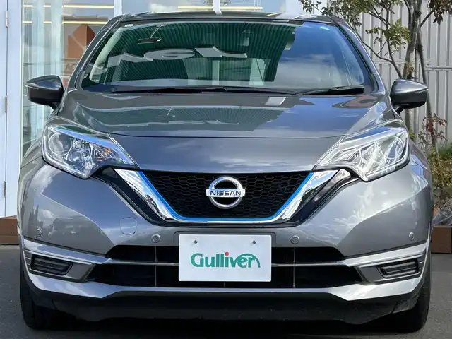 日産 ノート e－パワー X FOUR 道央・札幌 2019(令1)年 4.9万km ダークメタルグレー ・パートタイム4WD/・純正SDナビ（CD&BT&フルセグ）/・電動格納ミラー/・ウインカーミラー/・プッシュスタート/・スマートキー/・エマージェンシーブレーキ/・レーンキープアシスト/・ドアバイザー/・オートライト/・ハイビームアシスト/・バックモニター/・ホイール付き冬タイヤ