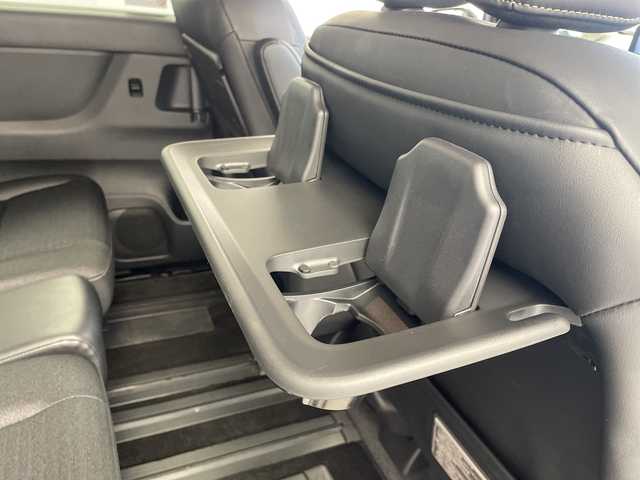 日産 セレナ e－パワー ハイウェイスター V 岐阜県 2023(令5)年 2.3万km ダイヤモンドブラック プロパイロット/フリップダウンモニター/ワイヤレス充電/純正12.3インチディスプレイナビ（日産コネクトナビ）/フルセグ/BT/USB/HDMI/アラウンドビューモニター/インテリジェントルームミラー/インテリジェントクルーズコントロール/エマージェンシーブレーキ/コーナーセンサー/純正ドライブレコーダー/ビルトインETC2.0/両側パワースライドドア/LEDヘッドライト/オートライト/オートハイビーム/フォグランプ/純正フロアマット/プッシュスタート