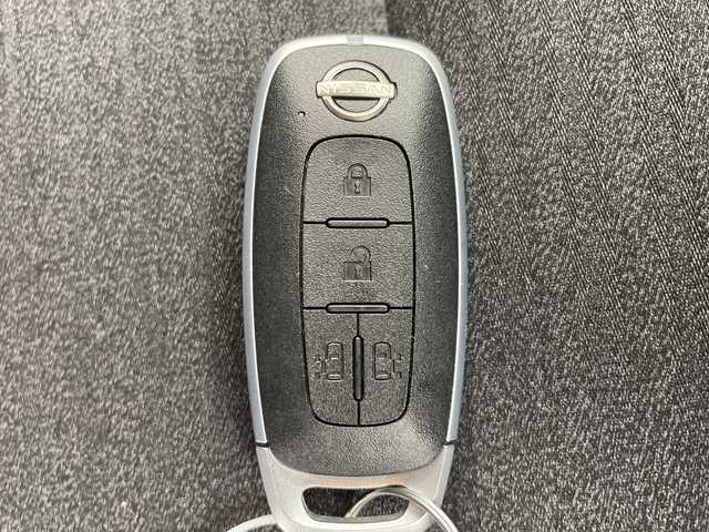 日産 セレナ e－パワー ハイウェイスター V 岐阜県 2023(令5)年 2.3万km ダイヤモンドブラック プロパイロット/フリップダウンモニター/ワイヤレス充電/純正12.3インチディスプレイナビ（日産コネクトナビ）/フルセグ/BT/USB/HDMI/アラウンドビューモニター/インテリジェントルームミラー/インテリジェントクルーズコントロール/エマージェンシーブレーキ/コーナーセンサー/純正ドライブレコーダー/ビルトインETC2.0/両側パワースライドドア/LEDヘッドライト/オートライト/オートハイビーム/フォグランプ/純正フロアマット/プッシュスタート