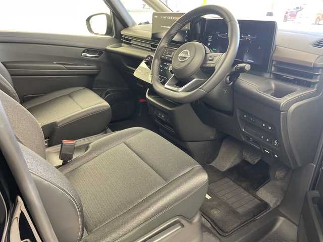 日産 セレナ e－パワー ハイウェイスター V 岐阜県 2023(令5)年 2.3万km ダイヤモンドブラック プロパイロット/フリップダウンモニター/ワイヤレス充電/純正12.3インチディスプレイナビ（日産コネクトナビ）/フルセグ/BT/USB/HDMI/アラウンドビューモニター/インテリジェントルームミラー/インテリジェントクルーズコントロール/エマージェンシーブレーキ/コーナーセンサー/純正ドライブレコーダー/ビルトインETC2.0/両側パワースライドドア/LEDヘッドライト/オートライト/オートハイビーム/フォグランプ/純正フロアマット/プッシュスタート