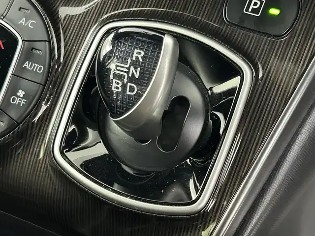 トヨタ エスクァイア ハイブリッド Gi プレミアムパッケージ 大阪府 2017(平29)年 4.8万km ホワイトパールクリスタルシャイン モデリスタエアロ/純正１０インチＳＤナビ（ＣＤ／ＤＶＤ／ＢＴ／フルセグＴＶ）　/バックカメラ　/両側パワスラ　/クルコン　/ＬＥＤオートマチックハイビーム　/フォグランプ　/シートヒーター　/ハーフレザーシート/純正１５インチＡＷ/LDA/先行車発進告知/ステアリングヒーター/スマートキー/ビルトインETC2.0
