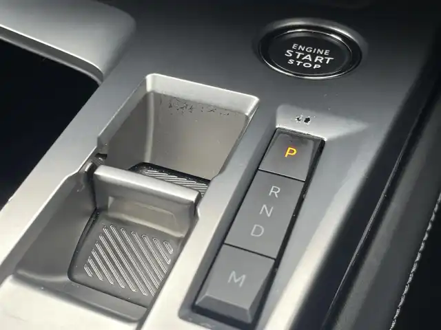 プジョー ３０８ アリュール ブルーHDi 東京都 2022(令4)年 2.4万km 赤 ディーゼル車/ワンオーナー/純正ディスプレイオーディオ/純正USB/Bluetoothオーディオ/バックモニター/前後ドライブレコーダー/アダプティブクルーズコントロール/ブラインドスポットモニター/レーンキープアシスト/ワイヤレス充電/ETC/スマートキー2本