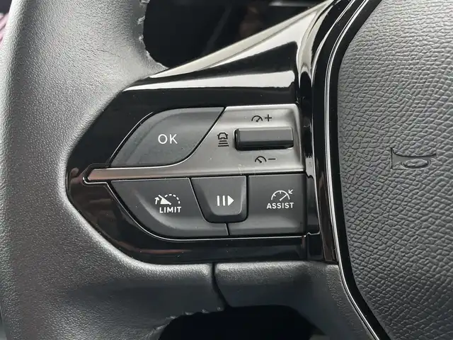 プジョー ３０８ アリュール ブルーHDi 東京都 2022(令4)年 2.4万km 赤 ディーゼル車/ワンオーナー/純正ディスプレイオーディオ/純正USB/Bluetoothオーディオ/バックモニター/前後ドライブレコーダー/アダプティブクルーズコントロール/ブラインドスポットモニター/レーンキープアシスト/ワイヤレス充電/ETC/スマートキー2本