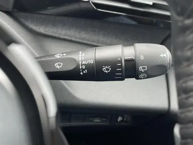 プジョー ３０８ アリュール ブルーHDi 東京都 2022(令4)年 2.4万km 赤 ディーゼル車/ワンオーナー/純正ディスプレイオーディオ/純正USB/Bluetoothオーディオ/バックモニター/前後ドライブレコーダー/アダプティブクルーズコントロール/ブラインドスポットモニター/レーンキープアシスト/ワイヤレス充電/ETC/スマートキー2本