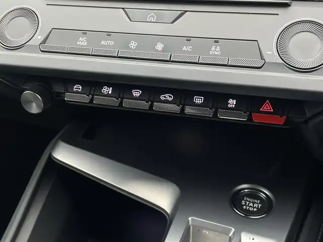 プジョー ３０８ アリュール ブルーHDi 東京都 2022(令4)年 2.4万km 赤 ディーゼル車/ワンオーナー/純正ディスプレイオーディオ/純正USB/Bluetoothオーディオ/バックモニター/前後ドライブレコーダー/アダプティブクルーズコントロール/ブラインドスポットモニター/レーンキープアシスト/ワイヤレス充電/ETC/スマートキー2本