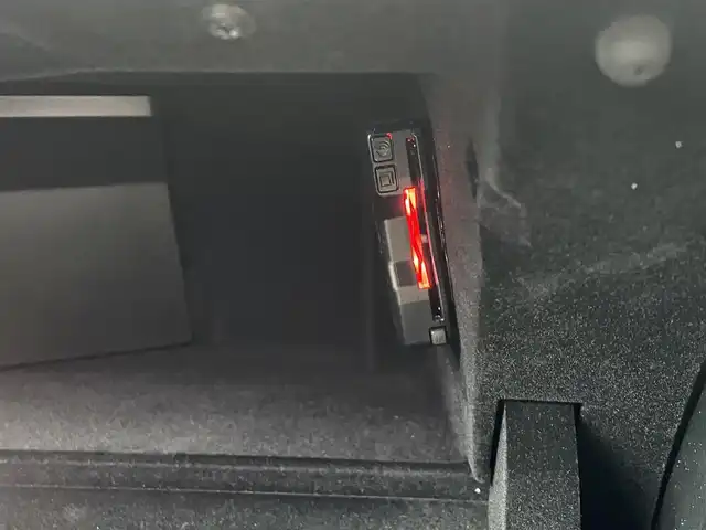 プジョー ３０８ アリュール ブルーHDi 東京都 2022(令4)年 2.4万km 赤 ディーゼル車/ワンオーナー/純正ディスプレイオーディオ/純正USB/Bluetoothオーディオ/バックモニター/前後ドライブレコーダー/アダプティブクルーズコントロール/ブラインドスポットモニター/レーンキープアシスト/ワイヤレス充電/ETC/スマートキー2本