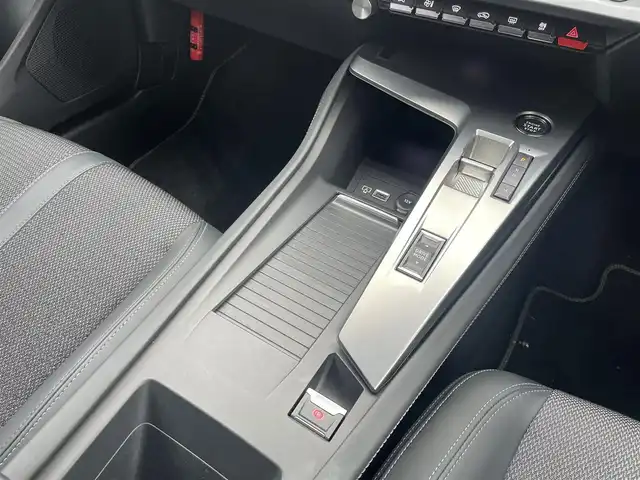 プジョー ３０８ アリュール ブルーHDi 東京都 2022(令4)年 2.4万km 赤 ディーゼル車/ワンオーナー/純正ディスプレイオーディオ/純正USB/Bluetoothオーディオ/バックモニター/前後ドライブレコーダー/アダプティブクルーズコントロール/ブラインドスポットモニター/レーンキープアシスト/ワイヤレス充電/ETC/スマートキー2本