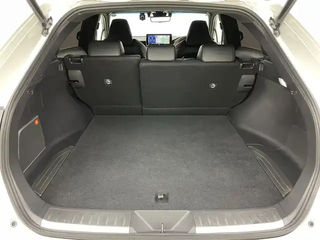 トヨタ ハリアー ハイブリッド Z レザーパッケージ 岡山県 2021(令3)年 4.2万km ホワイトパールクリスタルシャイン 純正12.3インチナビ/Bluetooth/地デジ/カープレイ/パノラミックビューモニター/GRエアロ/JBLプレミアムサウンド/レザーシート/シートヒーター /ベンチレーション /ステアリングヒーター/ヘッドアップディスプレイ/ブラインドスポットモニター/LEDライト/セーフティセンス /レーダークルーズコントロール/デジタルインナーミラー/ビルトインETC2.0/全方位ドライブレコーダー/パワーバックドア/純正19インチアルミホイール/コーナーセンサー/新車保証書/取扱説明書/スペアキー×１