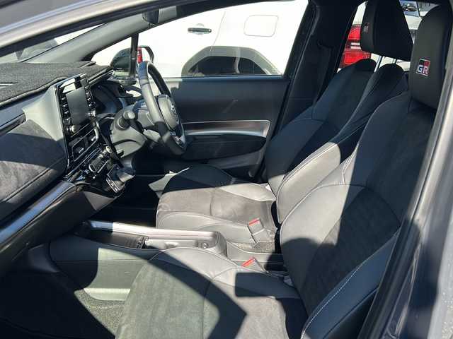 トヨタ アクア GRスポーツ 茨城県 2023(令5)年 0.6万km ダークグレー GRスポーツ/ワンオーナー/純正ナビ/　　【BT】/バックカメラ/全方位カメラ/トヨタセーフティセンス/レーントレーシングアシスト/プリクラッシュセーフティ/レーダークルーズコントロール/ロードサインアシスト/先行車発進告知機能/パーキングサポートブレーキ/ブラインドスポットモニター/クリアランスソナー/リヤクロストラフィックアラート/ハーフレザーシート/純正17インチAW/LEDオートライト/オートマチックハイビーム/GRスポーツ専用電動パワステ/GRスポーツ専用サスペンション/GRスポーツ専用バンパー/GRスポーツ専用シート/GRスポーツ専用コンソールオーナメント/ファンクショナルマトリックスグリル/純正フロアマット/前席シートヒーター/ハンドルヒーター/ETC2.0/前後ドライブレコーダー/保証書/記録簿/取扱説明書