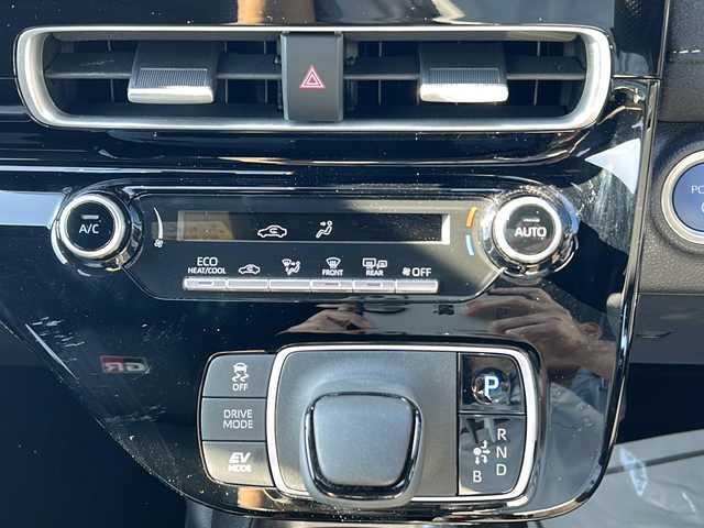 トヨタ アクア GRスポーツ 茨城県 2023(令5)年 0.6万km ダークグレー GRスポーツ/ワンオーナー/純正ナビ/　　【BT】/バックカメラ/全方位カメラ/トヨタセーフティセンス/レーントレーシングアシスト/プリクラッシュセーフティ/レーダークルーズコントロール/ロードサインアシスト/先行車発進告知機能/パーキングサポートブレーキ/ブラインドスポットモニター/クリアランスソナー/リヤクロストラフィックアラート/ハーフレザーシート/純正17インチAW/LEDオートライト/オートマチックハイビーム/GRスポーツ専用電動パワステ/GRスポーツ専用サスペンション/GRスポーツ専用バンパー/GRスポーツ専用シート/GRスポーツ専用コンソールオーナメント/ファンクショナルマトリックスグリル/純正フロアマット/前席シートヒーター/ハンドルヒーター/ETC2.0/前後ドライブレコーダー/保証書/記録簿/取扱説明書