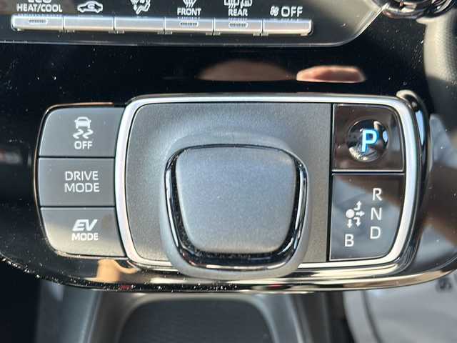 トヨタ アクア GRスポーツ 茨城県 2023(令5)年 0.6万km ダークグレー GRスポーツ/ワンオーナー/純正ナビ/　　【BT】/バックカメラ/全方位カメラ/トヨタセーフティセンス/レーントレーシングアシスト/プリクラッシュセーフティ/レーダークルーズコントロール/ロードサインアシスト/先行車発進告知機能/パーキングサポートブレーキ/ブラインドスポットモニター/クリアランスソナー/リヤクロストラフィックアラート/ハーフレザーシート/純正17インチAW/LEDオートライト/オートマチックハイビーム/GRスポーツ専用電動パワステ/GRスポーツ専用サスペンション/GRスポーツ専用バンパー/GRスポーツ専用シート/GRスポーツ専用コンソールオーナメント/ファンクショナルマトリックスグリル/純正フロアマット/前席シートヒーター/ハンドルヒーター/ETC2.0/前後ドライブレコーダー/保証書/記録簿/取扱説明書