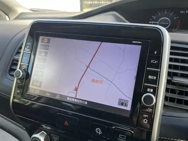 日産 セレナ ハイウェイスター Vセレクション 高知県 2017(平29)年 11.1万km ブリリアントホワイトパール (株)IDOMが運営する【じしゃロン高知店】の自社ローン専用車両になります。こちらは現金またはオートローンご利用時の価格です。自社ローンご希望の方は別途その旨お申付け下さい