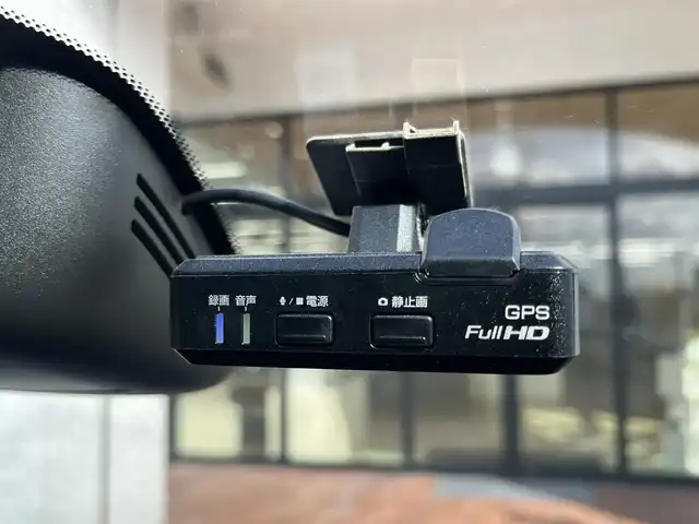 日産 セレナ ハイウェイスター Vセレクション 高知県 2017(平29)年 11.1万km ブリリアントホワイトパール (株)IDOMが運営する【じしゃロン高知店】の自社ローン専用車両になります。こちらは現金またはオートローンご利用時の価格です。自社ローンご希望の方は別途その旨お申付け下さい