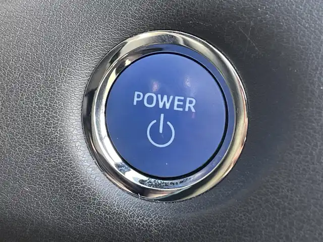 トヨタ クラウン ハイブリッド RS アドバンス Four 道央・札幌 2018(平30)年 7.5万km ホワイトパールクリスタルシャイン ・４WD/・衝突軽減ブレーキ/・寒冷地仕様/・純正ナビ/　CD＆BT＆USB＆TV/・バックカメラ/・コーナーセンサー/・レーンキープアシスト/・レーダークルーズコントロール/・パワーシート/・レザーシート/・オートエアコン/・オートライト/・オートリトラミラー/・レインセンサーワイパー/・ブラインドスポットモニター/・パーキングアシスト/・ステアリングヒーター/・シートヒーター/・ミラーヒーター/・プッシュスタート/・スマートキー/・ビルトインETC/・MT付きAT/・パドルシフト/・デジタルインナーミラー/・前方ドライブレコーダー/・純正フロアマット/・ドアバイザー/・ウィンカーミラー/・フォライト/・LEDヘッドライト/・スペアキー