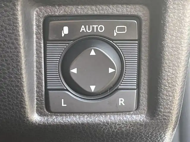 トヨタ クラウン ハイブリッド RS アドバンス Four 道央・札幌 2018(平30)年 7.5万km ホワイトパールクリスタルシャイン ・４WD/・衝突軽減ブレーキ/・寒冷地仕様/・純正ナビ/　CD＆BT＆USB＆TV/・バックカメラ/・コーナーセンサー/・レーンキープアシスト/・レーダークルーズコントロール/・パワーシート/・レザーシート/・オートエアコン/・オートライト/・オートリトラミラー/・レインセンサーワイパー/・ブラインドスポットモニター/・パーキングアシスト/・ステアリングヒーター/・シートヒーター/・ミラーヒーター/・プッシュスタート/・スマートキー/・ビルトインETC/・MT付きAT/・パドルシフト/・デジタルインナーミラー/・前方ドライブレコーダー/・純正フロアマット/・ドアバイザー/・ウィンカーミラー/・フォライト/・LEDヘッドライト/・スペアキー