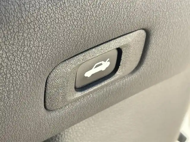 トヨタ クラウン ハイブリッド RS アドバンス Four 道央・札幌 2018(平30)年 7.5万km ホワイトパールクリスタルシャイン ・４WD/・衝突軽減ブレーキ/・寒冷地仕様/・純正ナビ/　CD＆BT＆USB＆TV/・バックカメラ/・コーナーセンサー/・レーンキープアシスト/・レーダークルーズコントロール/・パワーシート/・レザーシート/・オートエアコン/・オートライト/・オートリトラミラー/・レインセンサーワイパー/・ブラインドスポットモニター/・パーキングアシスト/・ステアリングヒーター/・シートヒーター/・ミラーヒーター/・プッシュスタート/・スマートキー/・ビルトインETC/・MT付きAT/・パドルシフト/・デジタルインナーミラー/・前方ドライブレコーダー/・純正フロアマット/・ドアバイザー/・ウィンカーミラー/・フォライト/・LEDヘッドライト/・スペアキー