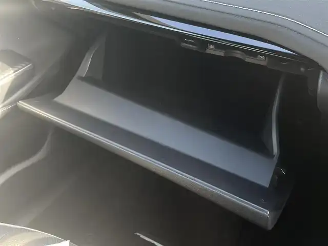 トヨタ クラウン ハイブリッド RS アドバンス Four 道央・札幌 2018(平30)年 7.5万km ホワイトパールクリスタルシャイン ・４WD/・衝突軽減ブレーキ/・寒冷地仕様/・純正ナビ/　CD＆BT＆USB＆TV/・バックカメラ/・コーナーセンサー/・レーンキープアシスト/・レーダークルーズコントロール/・パワーシート/・レザーシート/・オートエアコン/・オートライト/・オートリトラミラー/・レインセンサーワイパー/・ブラインドスポットモニター/・パーキングアシスト/・ステアリングヒーター/・シートヒーター/・ミラーヒーター/・プッシュスタート/・スマートキー/・ビルトインETC/・MT付きAT/・パドルシフト/・デジタルインナーミラー/・前方ドライブレコーダー/・純正フロアマット/・ドアバイザー/・ウィンカーミラー/・フォライト/・LEDヘッドライト/・スペアキー