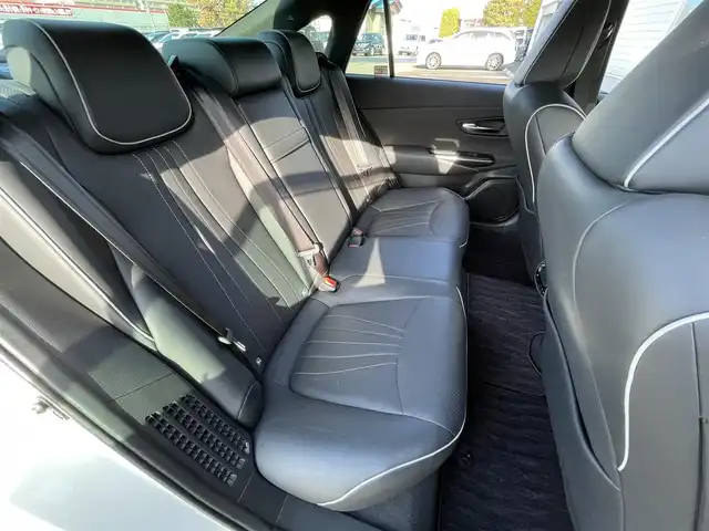 トヨタ クラウン ハイブリッド RS アドバンス Four 道央・札幌 2018(平30)年 7.5万km ホワイトパールクリスタルシャイン ・４WD/・衝突軽減ブレーキ/・寒冷地仕様/・純正ナビ/　CD＆BT＆USB＆TV/・バックカメラ/・コーナーセンサー/・レーンキープアシスト/・レーダークルーズコントロール/・パワーシート/・レザーシート/・オートエアコン/・オートライト/・オートリトラミラー/・レインセンサーワイパー/・ブラインドスポットモニター/・パーキングアシスト/・ステアリングヒーター/・シートヒーター/・ミラーヒーター/・プッシュスタート/・スマートキー/・ビルトインETC/・MT付きAT/・パドルシフト/・デジタルインナーミラー/・前方ドライブレコーダー/・純正フロアマット/・ドアバイザー/・ウィンカーミラー/・フォライト/・LEDヘッドライト/・スペアキー