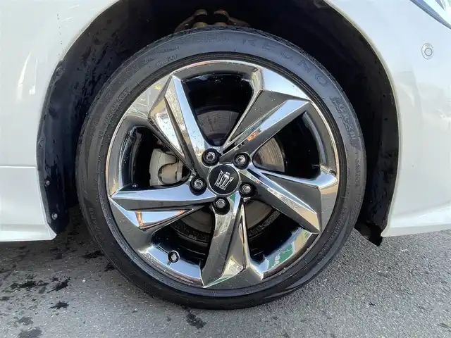 トヨタ クラウン ハイブリッド RS アドバンス Four 道央・札幌 2018(平30)年 7.5万km ホワイトパールクリスタルシャイン ・４WD/・衝突軽減ブレーキ/・寒冷地仕様/・純正ナビ/　CD＆BT＆USB＆TV/・バックカメラ/・コーナーセンサー/・レーンキープアシスト/・レーダークルーズコントロール/・パワーシート/・レザーシート/・オートエアコン/・オートライト/・オートリトラミラー/・レインセンサーワイパー/・ブラインドスポットモニター/・パーキングアシスト/・ステアリングヒーター/・シートヒーター/・ミラーヒーター/・プッシュスタート/・スマートキー/・ビルトインETC/・MT付きAT/・パドルシフト/・デジタルインナーミラー/・前方ドライブレコーダー/・純正フロアマット/・ドアバイザー/・ウィンカーミラー/・フォライト/・LEDヘッドライト/・スペアキー