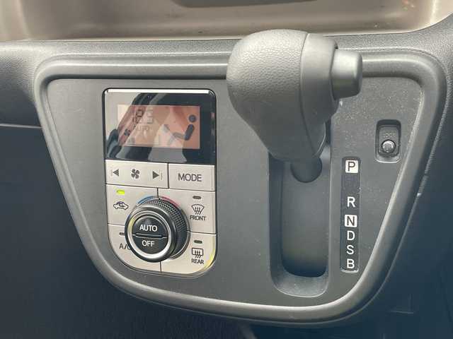 トヨタ パッソ モーダ　S 愛知県 2016(平28)年 2.8万km パールホワイトⅢ 純正ナビ/バックカメラ/コーナーセンサー/LEDヘッドライト/衝突軽減システム/CD/Bluetooth/ステアリングスイッチ/スマートキー/プッシュスタート