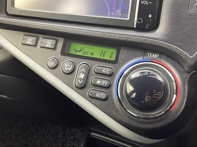 トヨタ アクア S 宮城県 2014(平26)年 6.5万km クールソーダメタリック 禁煙車/純正SDナビ/・CD.SD.BT/ワンセグTV/バックカメラ/社外ドライブレコーダー（FR）/ETC/オートライト/オートエアコン/アイドリングストップ/横滑り防止装置/プッシュスタート/スマートキー2個/純正フロアマット